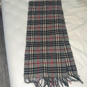 Large cashmere Burberry scarf